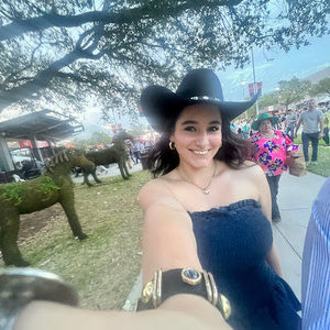 Meet your Posher, Ava